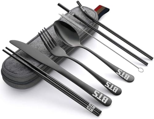 SOSAYI - 8 Stück BTS Edelstahl Camping Besteckset, Schwarz Unterwegs Outdoor Besteck Set, Reisebesteck mit Etui, Gehören Löffel, Gabeln, Messer, Essstäbchen, Strohhalme, Reinigungsbürste, Bestecktasche