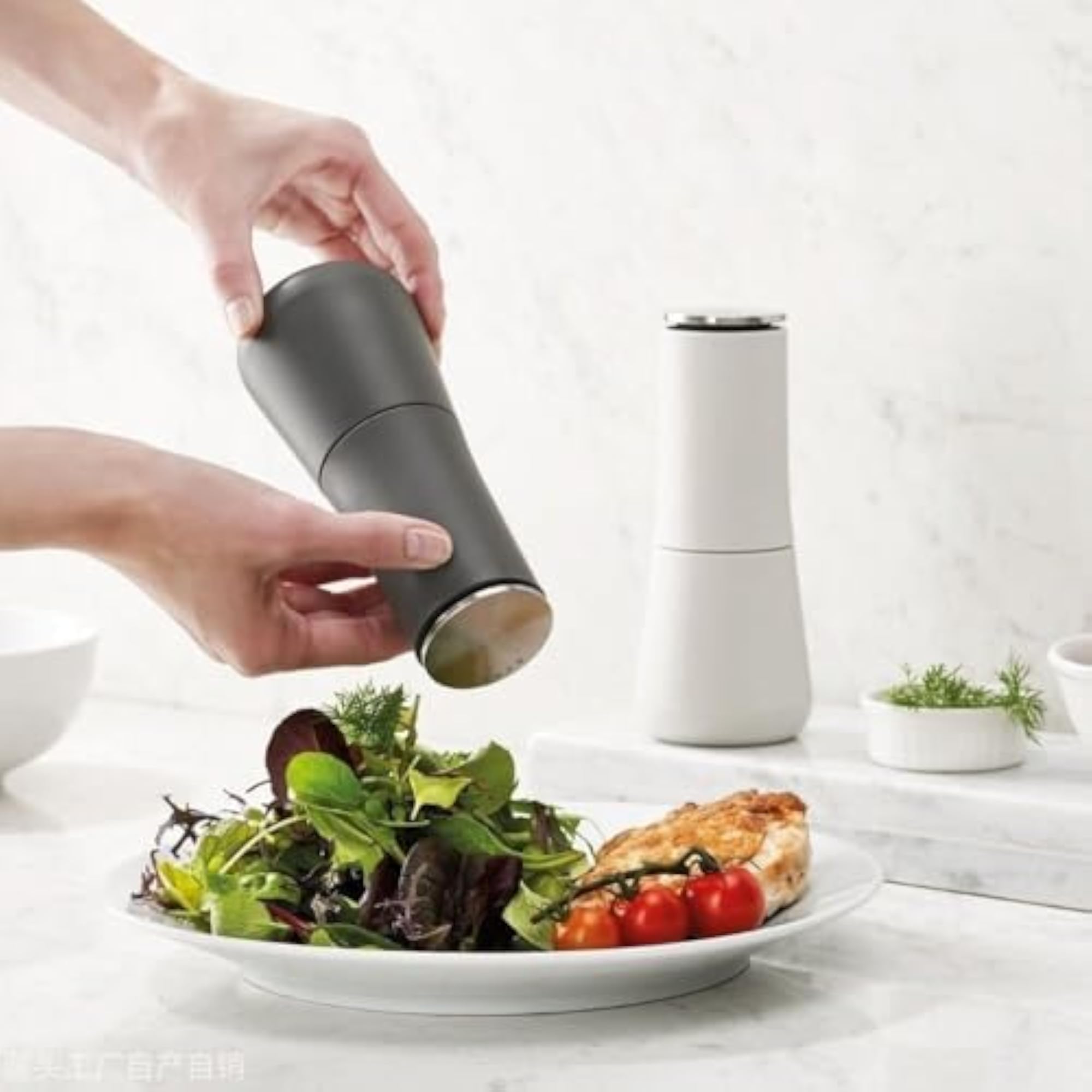 Salt & Pepper Shaker Set (2 Pcs), Refillable