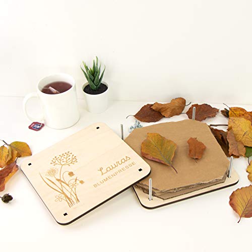 Blumenpresse laublust mit Blumenmotiv aus Holz, personalisierbar