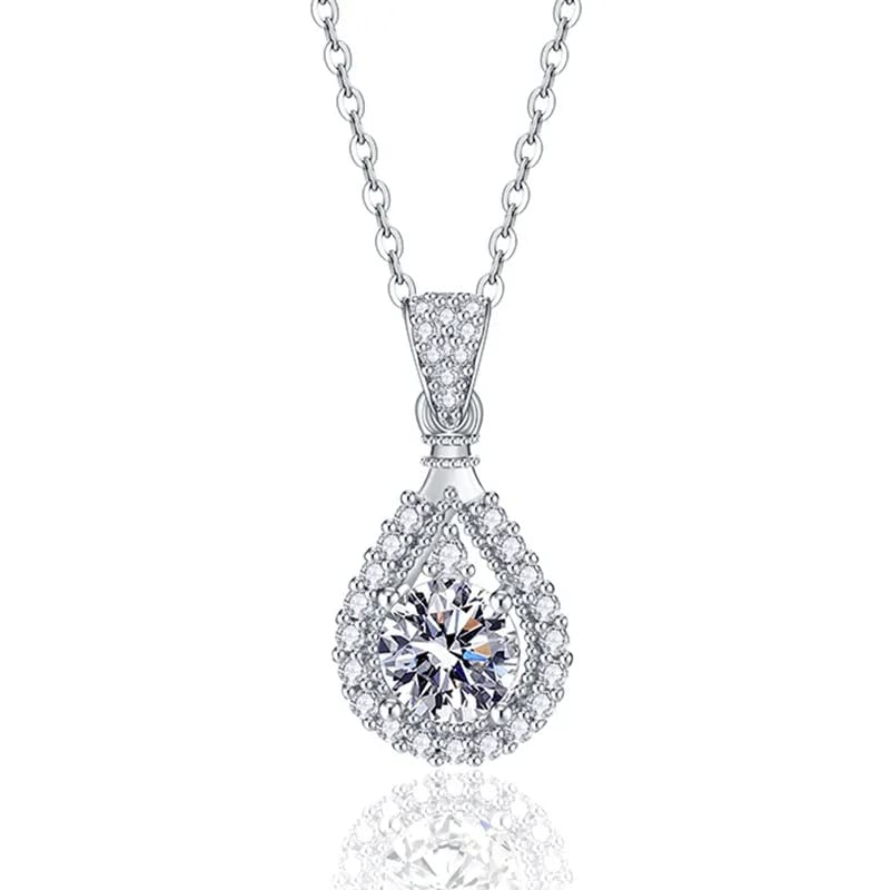 Collier moissanite 1 carat : le pendentif en diamant incrusté s925 idéal pour offrir