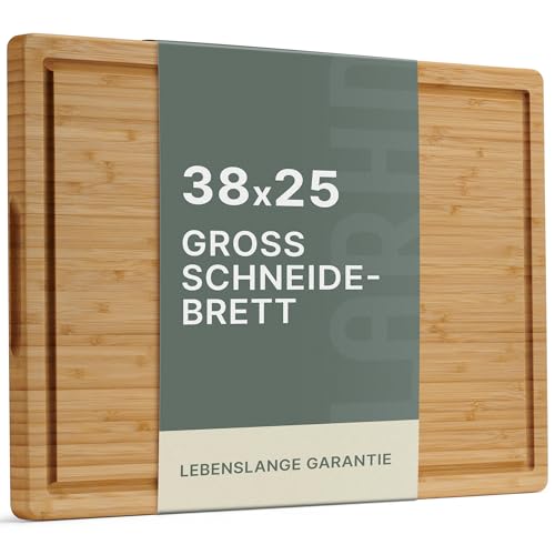 LARHN Schneidebrett aus Bambus, 38.5 x 25 x 2 cm, Massives Bambusbrett & Serviertablett mit Saftrille und integriertem Griff für Hobbyköche, vorgeölt