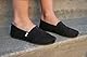 TOMS Damen Alpargata aus recycelter Baumwolle Flache Slipper, SCHWARZ, 40 EU