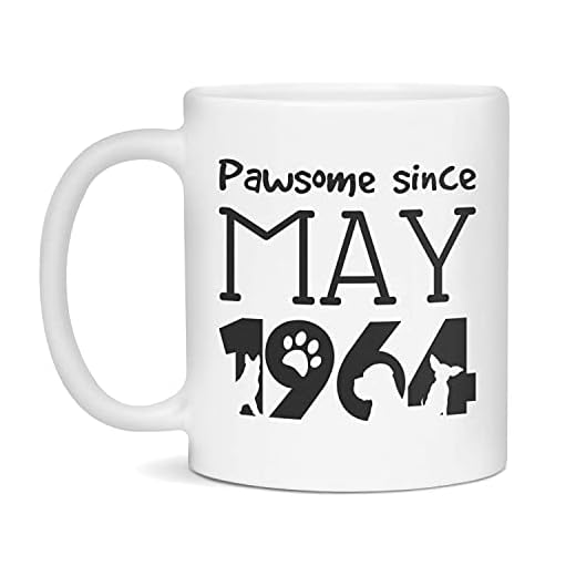 Pawsome Since May 1964 Taza de café de cerámica para cumpleaños para amantes de los perros, 11 onzas, color blanco