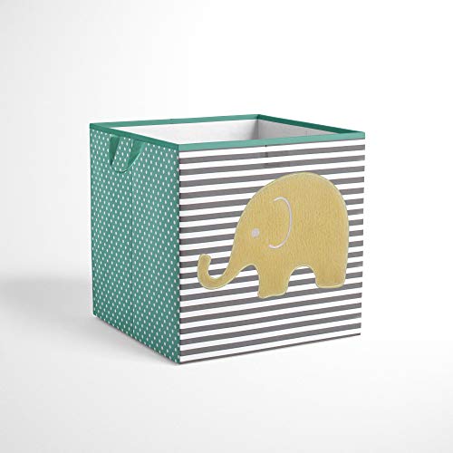 Boîte de rangement éléphants sur l'étagère à langer pour créer un coin bébé ordonné
