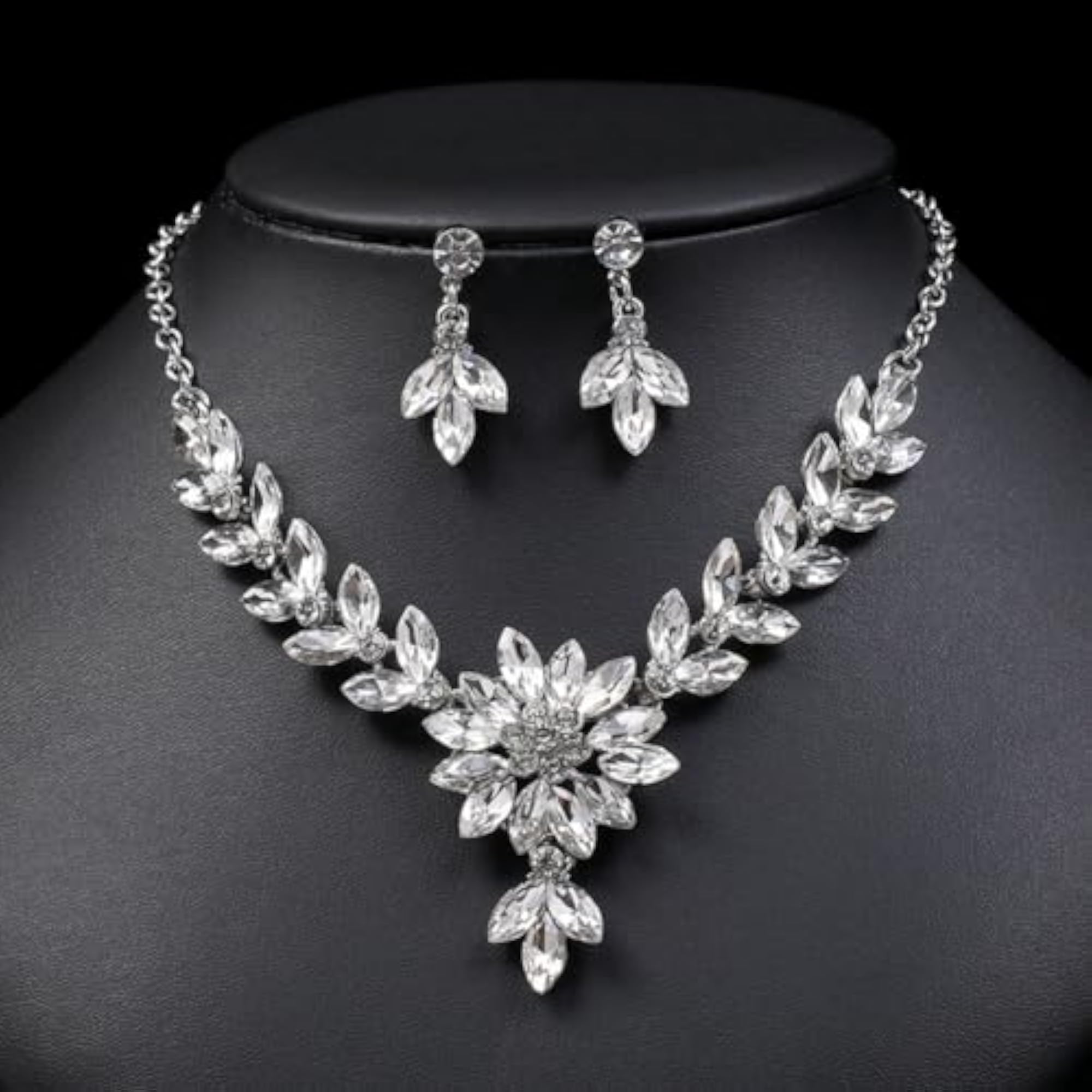 Stylish Crystal Diamond Necklace Set