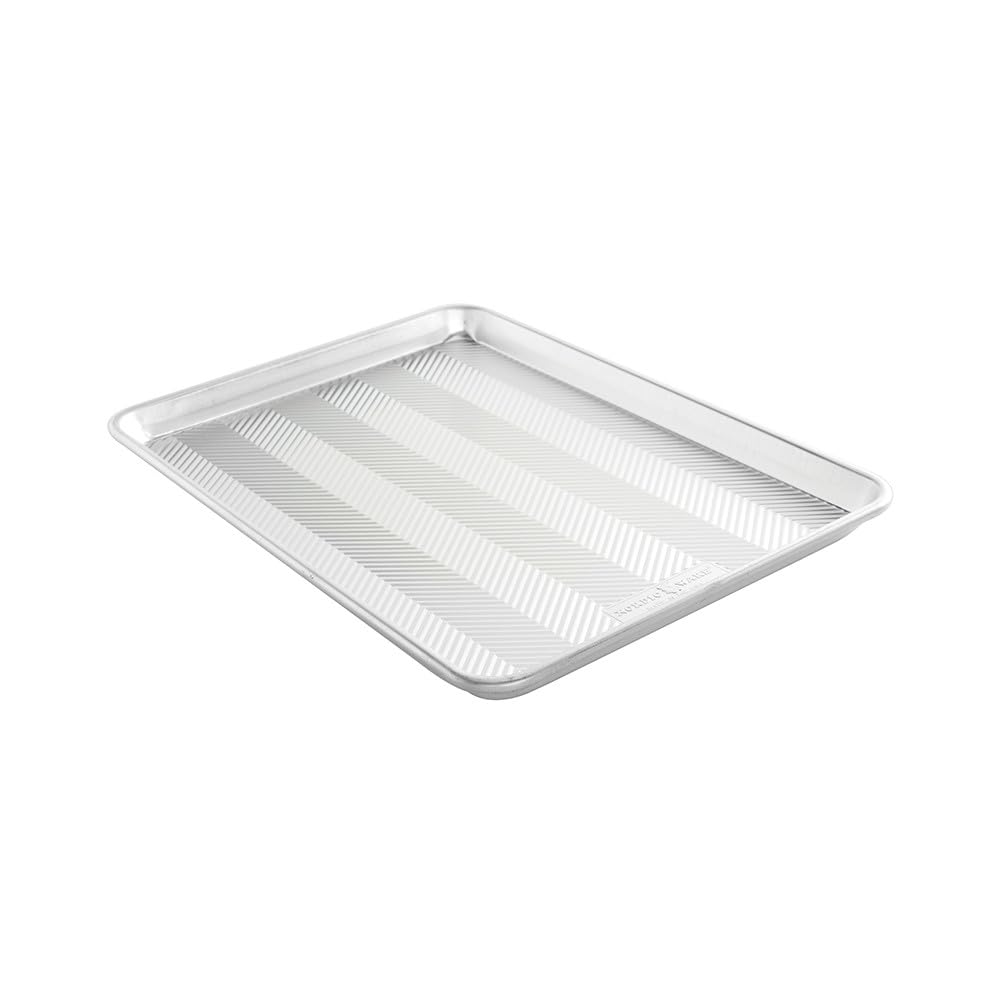Nordic Ware Prism Half Sheet, aluminiowa blacha do pieczenia z ulepszonym przepływem powietrza, naczynia do pieczenia premium wyprodukowane w USA, srebrny, dł. 41,4 cm x szer.: 28,7 cm x wys.: 2,5 cm