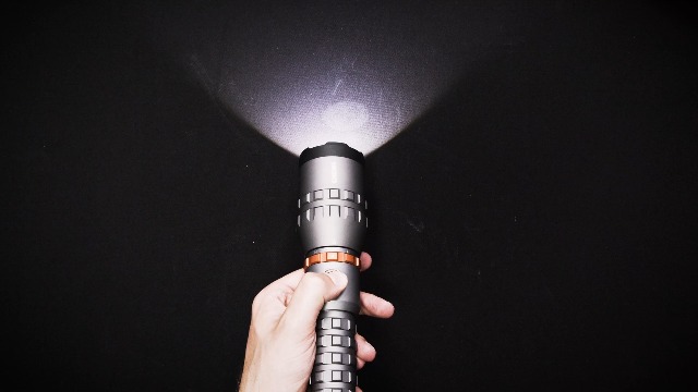 NEBO Davinci 8000 – 8000 Lumen Rechargeable Torch & USB-C Power Bank