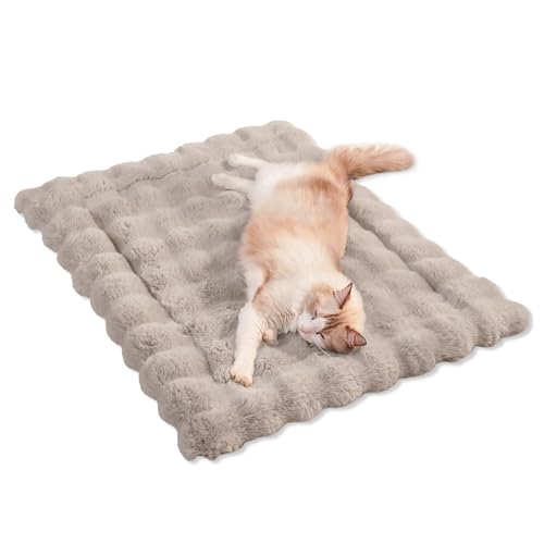 SOMAHE Plush Cat Beds for Indoor Cats Faux Fur Pet Mat with Non-Slip Bottom Cozy Kitten Bed for Carriers/Couch/Floor/Dog & Puppy Friendly 23 x 15 Inch Medium Coffee