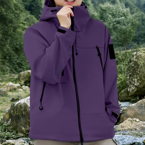 Poncho lluvia chic y capas cortavientos que solucionan el clima variable 3