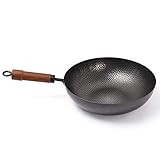 Die beste Wahl für professionelle Küchen: Chinesische handgemachte Woks werden aus hochwertigem Schmiedeeisen hergestellt. Im Vergleich zu maschinell hergestellten Töpfen ist es dicht und fest, ohne Hohlräume und Blasen. .