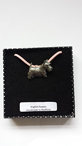 Terrier écossais pendentif 3D et cordon rose : sublimez votre tenue quotidienne
