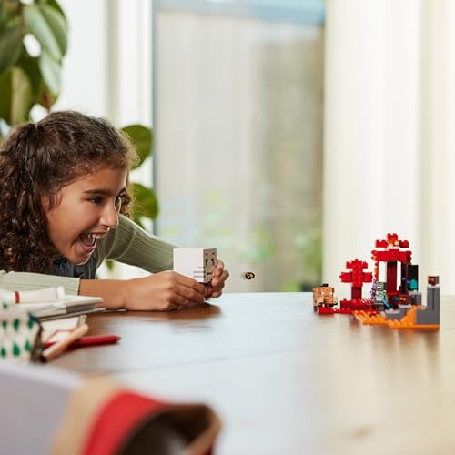 LEGO Minecraft L'Embuscade au Portail du Nether - Jouet de Construction avec Figurine de Guerrier Orc & Mobs Dont Ghast & 2 Cubes de Magma - Cadeau pour Gamer, Garçon ou Fille dès 8 Ans 21255