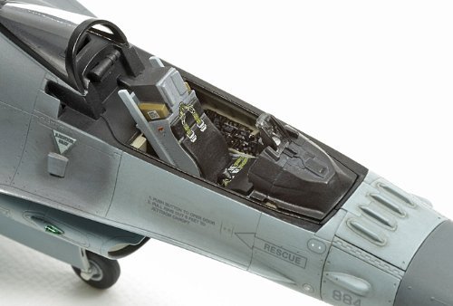 Amazon.co.jp: Tamiya Models F-16CJ Block 50 Fighting Falcon [並行