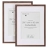PASSEPARTOUT BLANCO PARA DOS OPCIONES DE EXHIBICIÓN: Incluye un passepartout desmontable con apertura A4 que ofrece versatilidad en formato. Este marco din a3 madera oscura se adapta a certificados, ilustraciones y obras gráficas, proporcionando una presentación profesional. Una pieza perfecta dentro de la colección de marcos para cuadros versátiles y elegantes.