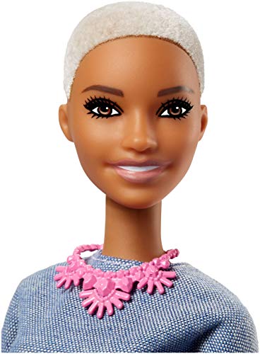Barbie FNJ40 Fashionista Puppe mit Buzz Cut und weißer Shorts – Bild 3