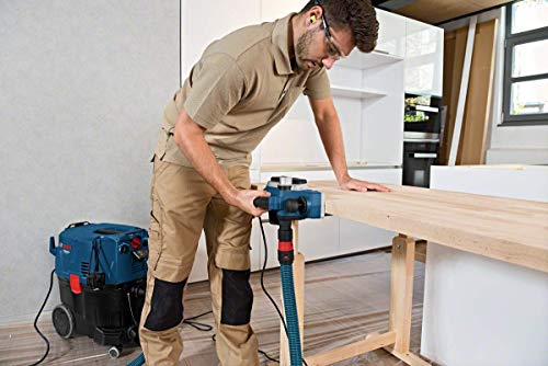 Foto von Bosch Professional Hobel GHO 26-82 D (Leistung 710 Watt, inkl. Parallelanschlag, Sechskantstiftschlüssel SW 2,5, Stoffstaubbeutel, Handwerkoffer)