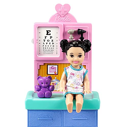 Barbie You Can Be Anything Series, Doktor, Puppe mit blonden Haaren, Baby schwarzen Zöpfen, Röntgengerät, Armgips, Arztkittel, Accessoires, Geschenk für Kinder ab 3 Jahren – Bild 5