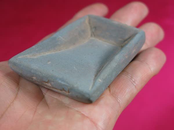 風字硯 須恵器 風字硯 「青斑石硯」 – 鶴田 純久の章 お話