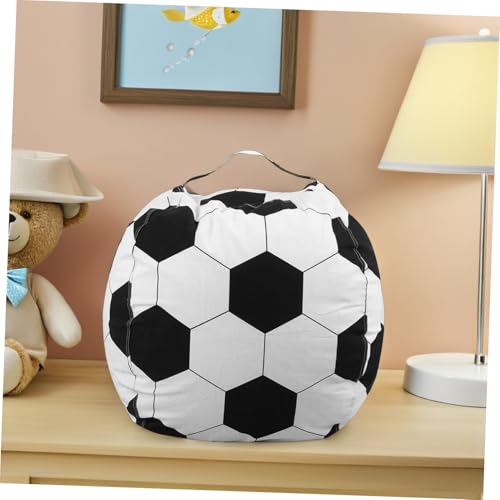 Organización de cuarto infantil con la bolsa de fútbol guarda peluches y ropa de cama 5