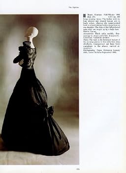 Paperback Valentino: Thirty Years of Magic Book