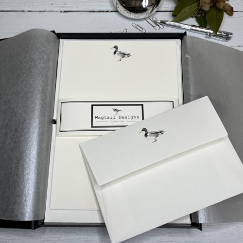 Wagtail Designs - Set di carta da lettere con illustrazione di anatra in una custodia nera con nastro (18 fogli di carta da scrittura di qualità con buste abbinate)