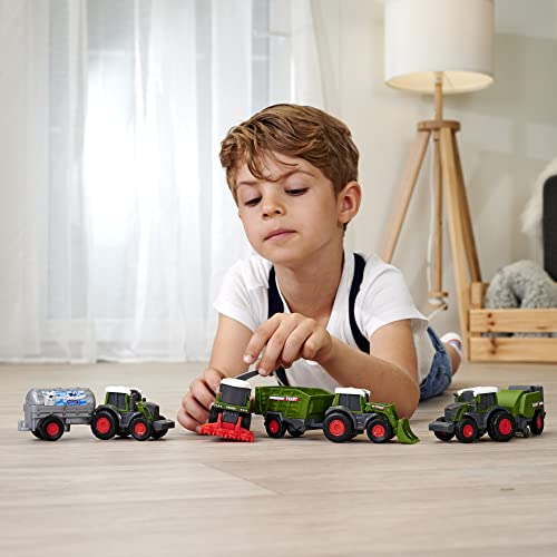 Dickie Toys Fendt Micro Team Traktor Spielzeug ab 3 Jahre (9 cm) - Landmaschinen-Set mit Anhänger, Original Lizenz, Zufällige Auswahl aus 7 Modellen, Bewegliche Teile & Kupplung - 203732001
