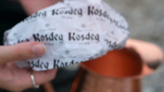 Kosdeg - Copper Pitcher With Lid - 68 Oz - Drink More Water, Lower Your Sugar Intake And Enjoy The Health Benefits - Pure Copper Handmade Hammered Jug, The Best Bedside Carafe - Heavy Gauge