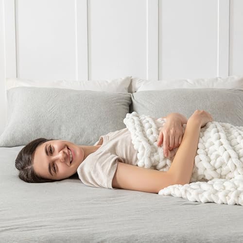 Maetoow Handmade 10 lb Soft Knitted Weighted Blanket, 40 x 60 in Breathable Chunky Knit Gravity Blanket Throw, Home Decor for Sofa Couch Bed, Cream