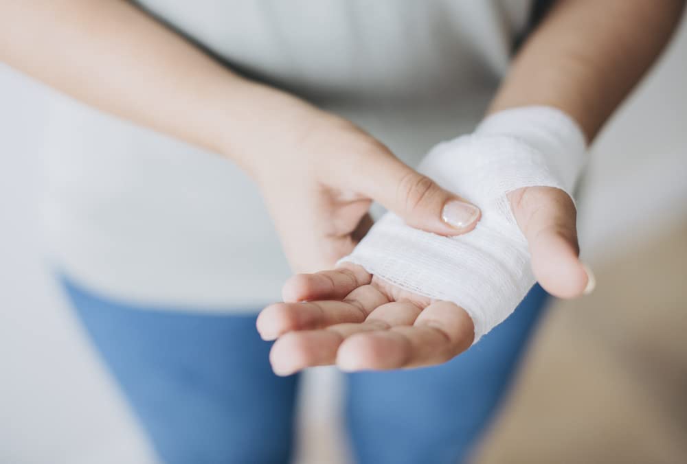 WERO Erste Hilfe Tasche DIN 13157 Allround, First-Aid-Kit für den Notfall | ideal für Freizeit, Sport, Vereine, Schulen, Veranstaltungen, Reisen und den mobilen Einsatz