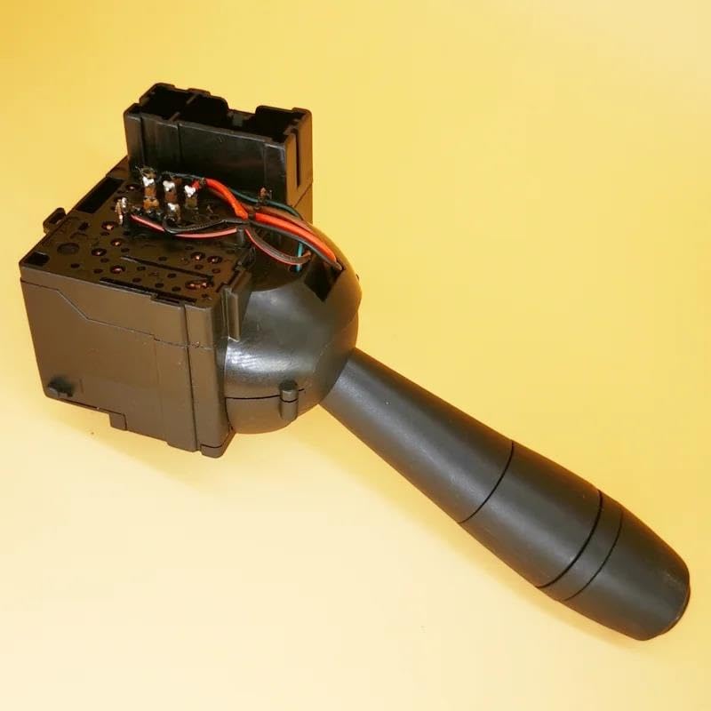 Interrupteur de clignotant 8201167988 : plus de faux contacts sur Sandero