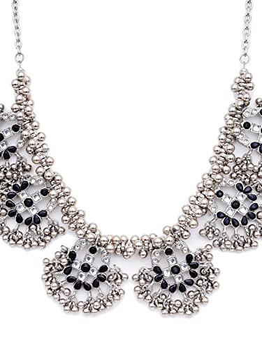 Karatcart Black Kundan Oxidised Silver Choker Necklace Set - Image 4