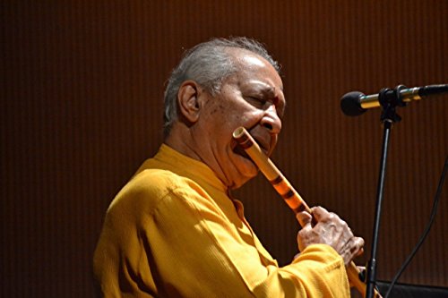 Image of Sarfuddin Flutes D Natural Medium 17 Inches Right Handed Bamboo Flute Bansuri With Carry Bag