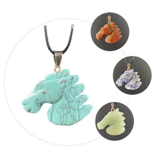 Bijoux de bricolage fabriquant un pendentif en forme de cheval
