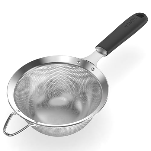 U-Taste Medium Fine Mesh Sieve: 18/8 Stainless Steel 12cm Kitchen Sieve and Strainer with Riveted Sturdy Silicone Handle, Great for Sifting Flour, Straining Tea, Rice, Quinoa (Black)