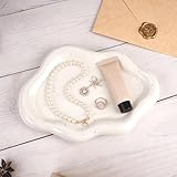 Matériau Haut de Gamme : Fabriqué à partir de céramique de haute qualité, l'bijoux Titulaire Plat présente une surface finement polie sans bavures, avec des bords et une base polis. Sa teinte blanche offre une texture lisse, résistante aux rayures et à l'usure, qui protège les tables des marques. Facile à nettoyer au quotidien, il est conçu pour une utilisation à long terme.