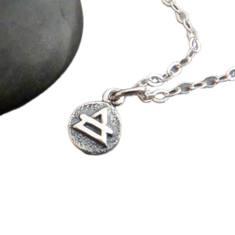 Collar mini de elementos del aire en plata de ley 925. Dije con cuatro símbolos elementales. Signos del zodíaco: Géminis, Libra y Acuario. Joya pequeña y delicada | Con cadena de 45 cm | Chapado en