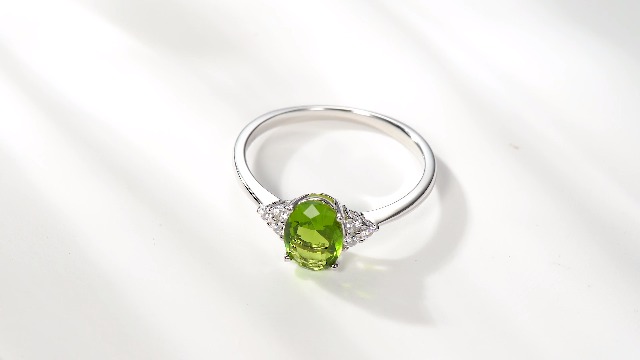 Zilveren ring met geboortestenen - Goudsmederij Herfst