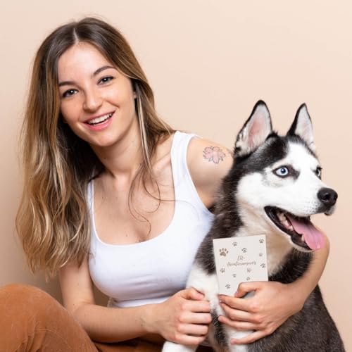 Wilhelm Fell Hülle für den EU-Heimtierausweis für Tiere I Personalisierbar für Dein Haustier I Persönliche Geschenkidee für Haustierbesitzer I Schutzhülle für den Heimtierausweis (Pfote Beige)