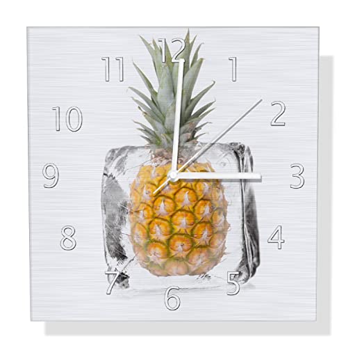 Wallario Design Wanduhr Ananas in Eiswürfel - Eiskaltes Obst aus Aluverbund, Alu-Uhr Größe 30 x 30 cm, weiße Zeiger mit Metalloptik