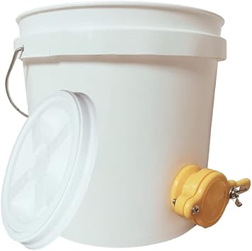 House Naturals Honey Food Grade 2 Gallon Bucket with Honey Gate for Beekeeping and Gamma Lid
