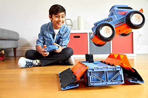 Hot Wheels R/c Trick Truck Transforming Stunt Park Vehicle miniatura 2