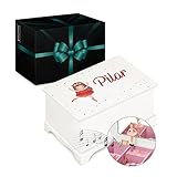 🎁 GESCHENK FÜR MÄDCHEN: Die personalisierte Spieluhr ist eine großartige Geschenkidee für Ihre Tochter, Enkelin, Patentochter, Schwester, Stieftochter, Nichte, Cousine, Schulfreundin…einfach für jede kleine Schatzsammlerin & Tanz- und Schmuckliebhaberin. Die Spieldose eignet sich ideal als Geschenk zum Geburtstag, zur Geburt, Taufe, Erstkommunion, Einschulung & zu Weihnachten. Nehmen Sie sich Zeit und besorgen Sie einen Hingucker, mit dem Sie einen Volltreffer landen.