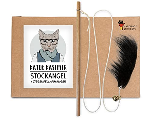 Pêche pour chat de qualité supérieure avec tige en bois de hêtre et pendentif en fourrure de chèvre véritable. Jouet pour chat durable fabriqué à la main en Allemagne et avec amour Cover