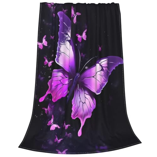 Couverture polaire papillon violet pour des instants de douceur et réconfort