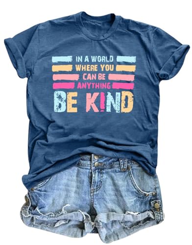 in A World Where You Can Be Anything Be Kind - Kortärmad T-shirt för kvinnor, Blå/Patchwork, S