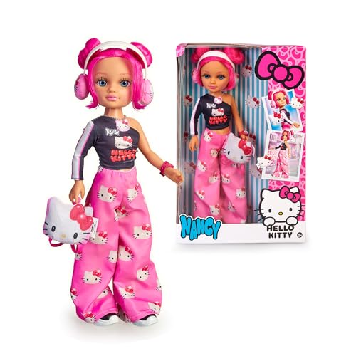 Nancy Fashion Hello Kitty - Muñeca de Moda Urbana con Cabello Rosa en Moños, Outfit Trendy con Camiseta Negra y Pantalones Anchos, Incluye Mochila y Auriculares, +3 años, Famosa (NACA9000)