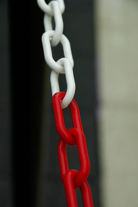 Chaîne de Sécurité Plastique Rouge et Blanc | 25m x 8mm | Haute Visibilité et Durabilité