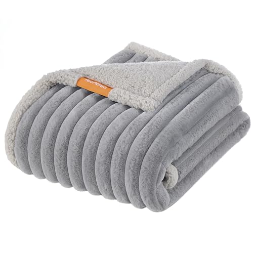 Feandrea Hundedecke, wasserdichte Decke, S, 73 x 63 cm, für Minihunde, beidseitig verwendbar, Hundesofa waschbar, Taubengrau-hellgrau PPB033G01