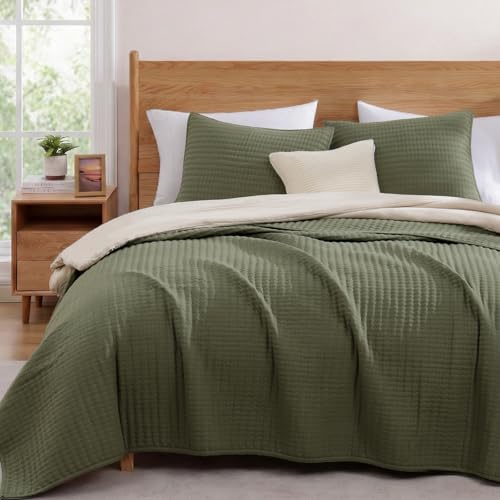 WRENSONGE Olive Green California/Oversized King Size Quilt Bedding Set with 2 Pillow Shams -3 Pieces Lightweight Soft Summer Bedspreads Coverlet for All Season