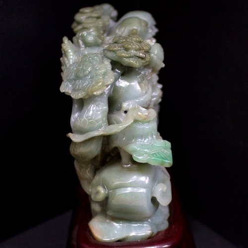 【週末特価】翡翠彫刻　鹿彫刻　天然石　彫刻置物 Amazon.co.jp: 【石流通センター】☆高級一点物☆【彫刻置物】本